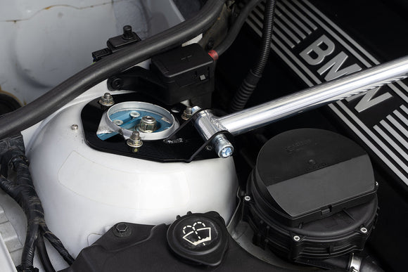 HPS フロントストラットタワーバー BMW M3 / 330ci ほか用