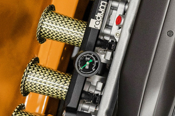 Fuel Pressure Gauge 0–100psi / 0–6.9bar（ラディウム フューエルプレッシャーゲージ 0–100psi / 0–6.9bar）