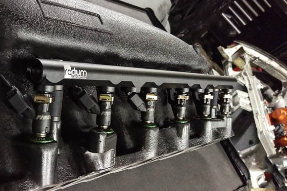 トップフィード（上挿） フューエルレール Nissan RB25DET（R33/R34）｜Radium Top Feed Fuel Rail for RB25DET